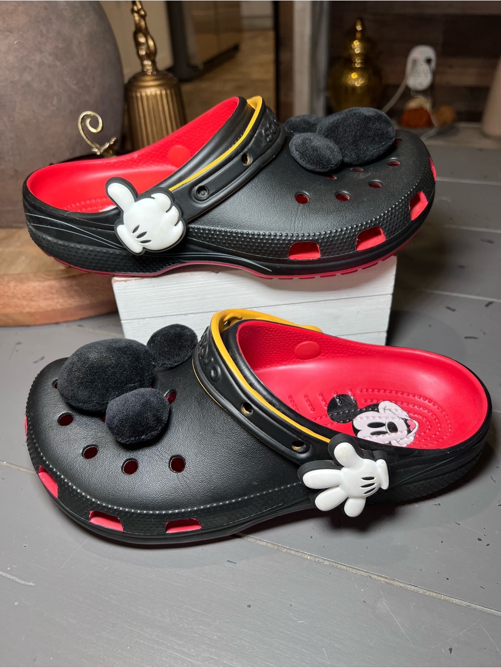 Crocs Women’s Black & Red Mickey Mouse Clog Shoes Size 8 - Picture 4 of 9